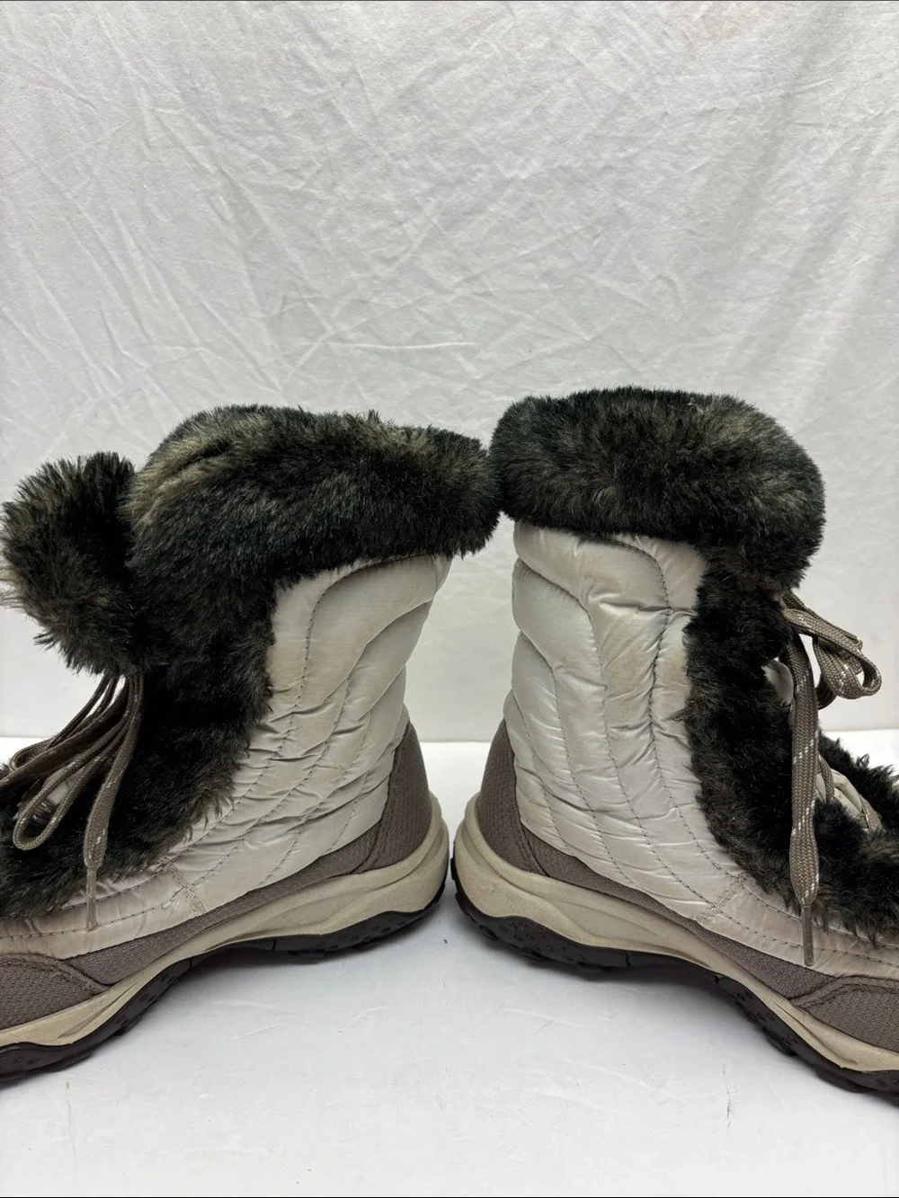 The North Face boots for big girls SZ 4, box 59